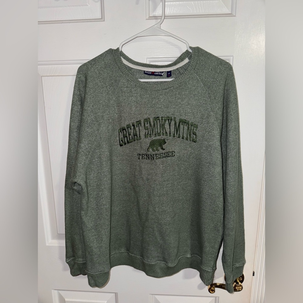 Embroidered Smokey Mtns Sweatshirt